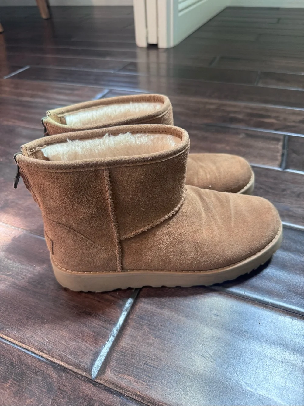 UGG Classic Short Shearling Lined Suede Boot - Chestnut
